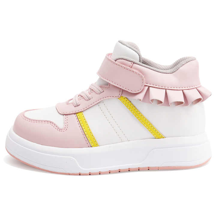 أحذية رياضية وردية