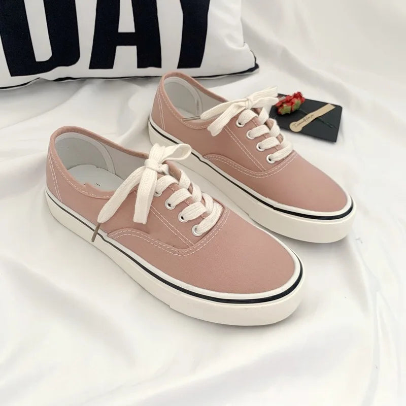 Women's sports shoes