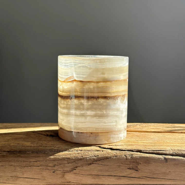 حامل شموع من الرخام الطبيعي . Natural marble candle holder