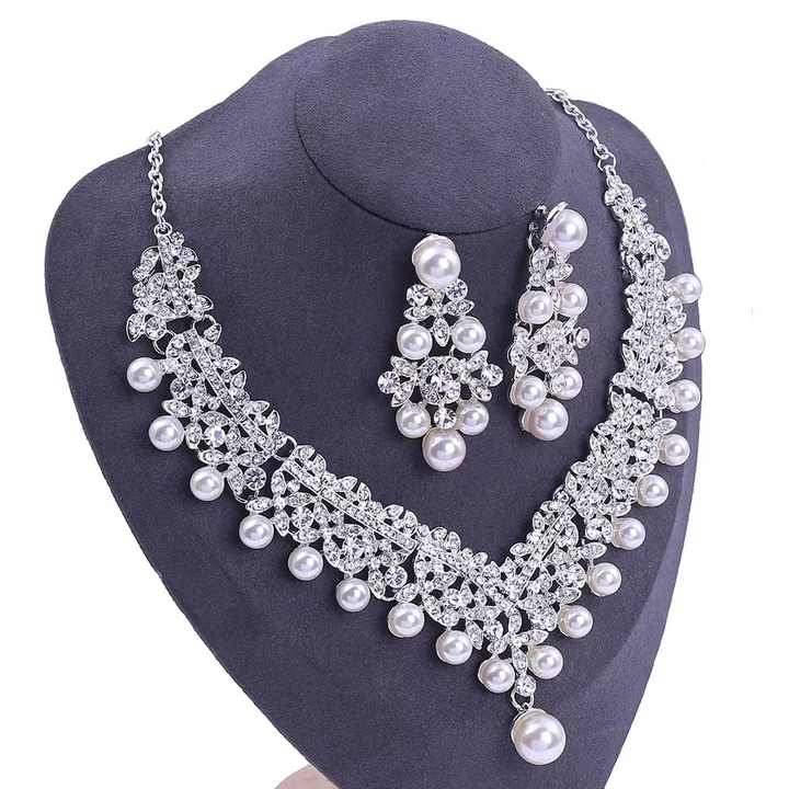 pearl necklace 