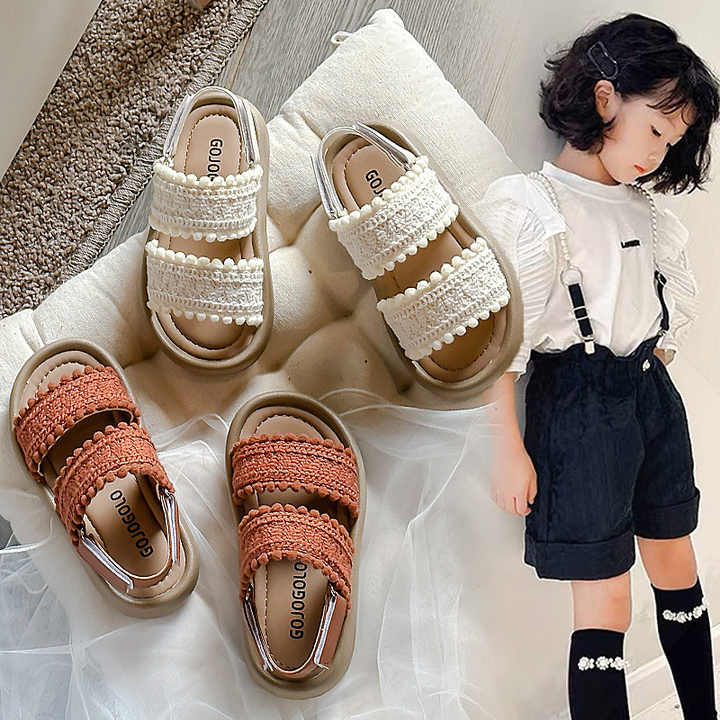 Soft girls' sandal with straight strap 