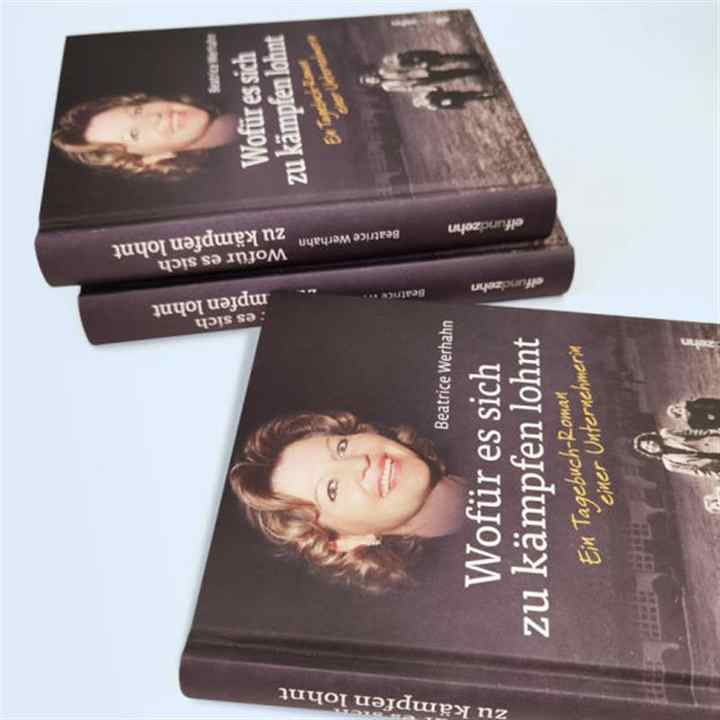 كتب وروايات مطبوعة ذات غلاف صلب وعمود فقري دائري