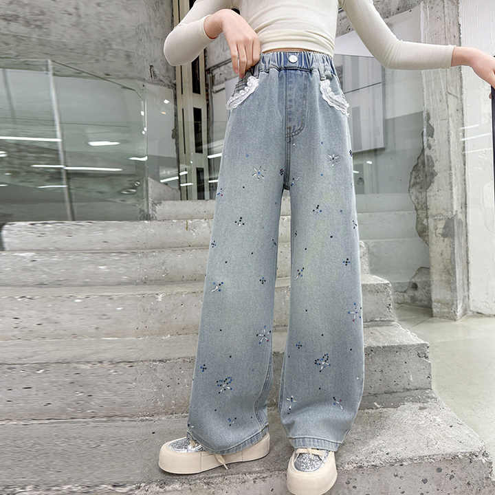 بنطلونات جينز واسعة-wide-leg jeans