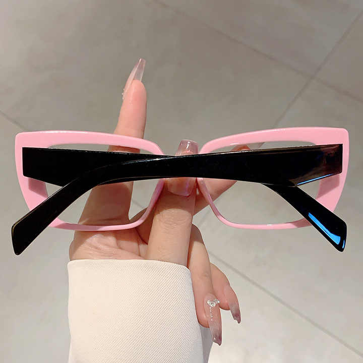 تخفيضات هائلة على إطارات عيون القطة من لونين للسيدات  Huge Discounts on Two-Tone Cat Eye Frames for Women