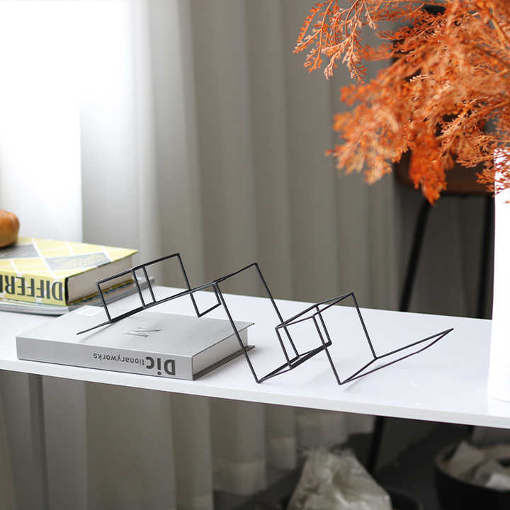 Wholesale Unique Products Hotel Decor Handmade 3D Wire Irregular Metal Art Home Decor Accessories 