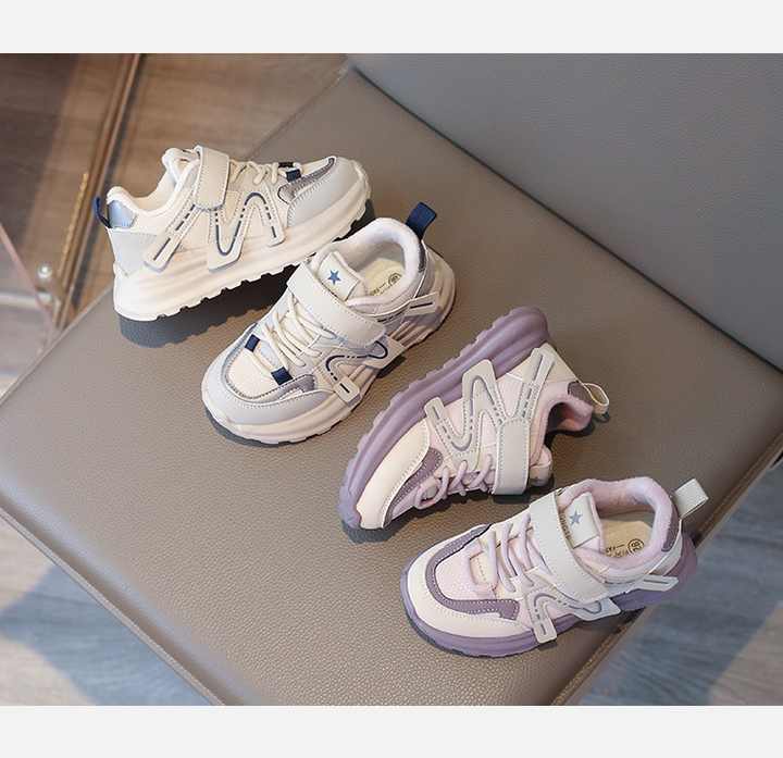 Women's sports shoes 