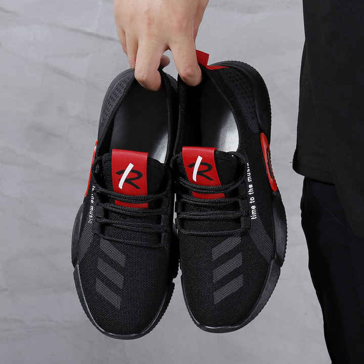 أحذية رياضية