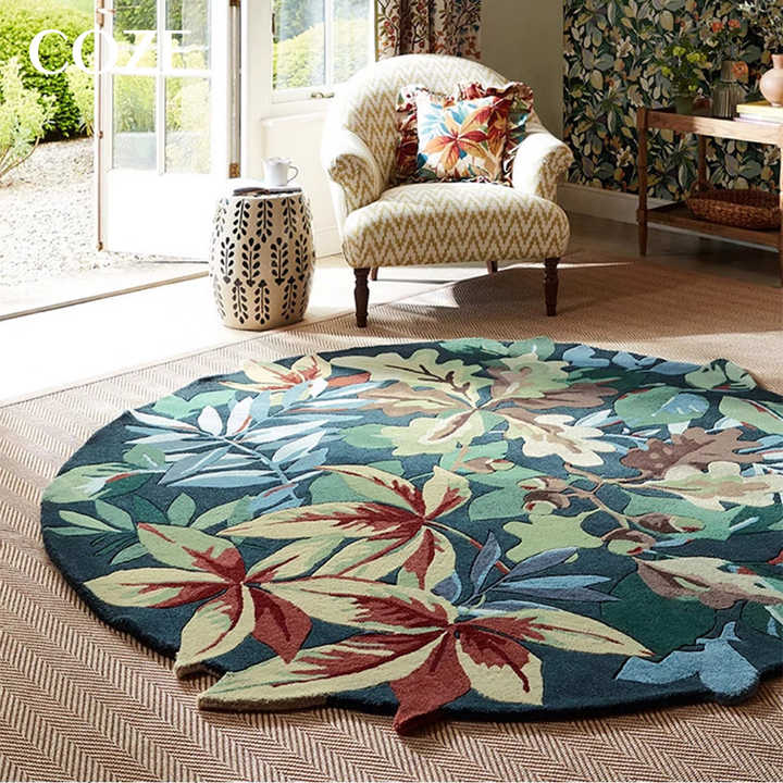 Classic round rug. 