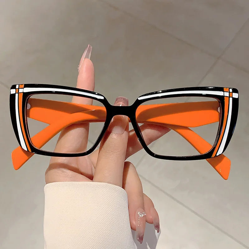 تخفيضات هائلة على إطارات عيون القطة من لونين للسيدات  Huge Discounts on Two-Tone Cat Eye Frames for Women