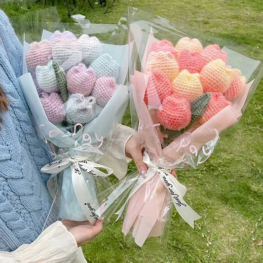 زهور محبوكة يدويًا على شكل قلب- Hand-embroidered heart-shaped flowers