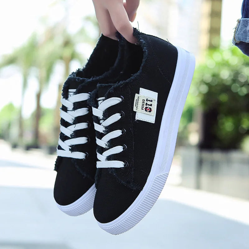 Women's flat sneakers 