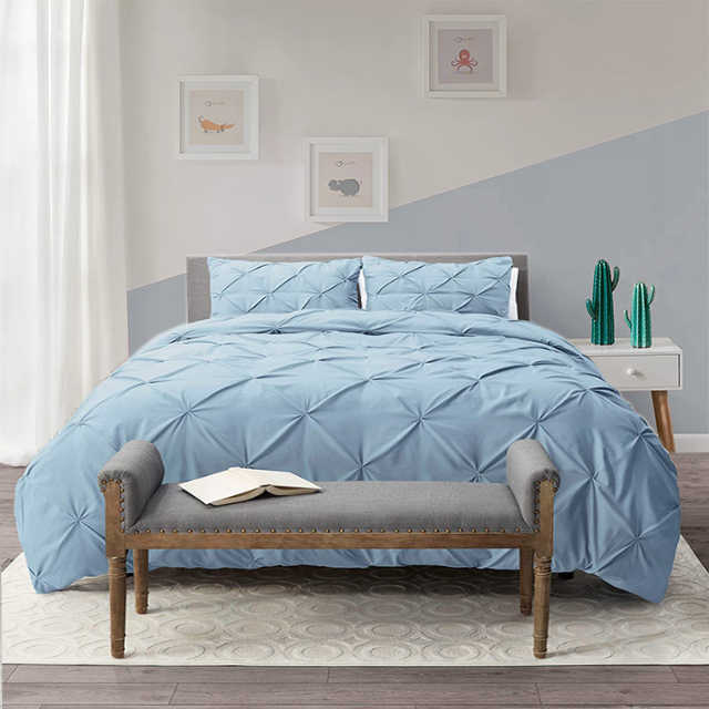Aoyatex 3 Pieces Pleated Quilted Duvet Cover Set. 