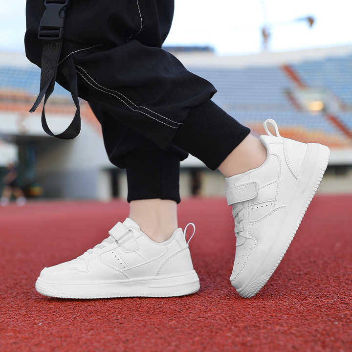 حذاء رياضي أبيض عصري للأطفال للركض حذاء . Fashionable White Kids Running Shoes Lightweight