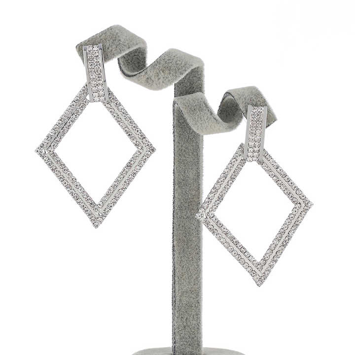 Elegant dangling earrings 