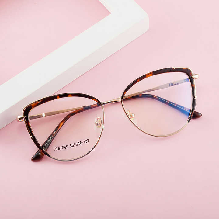 نظارات طبيه نسائيه