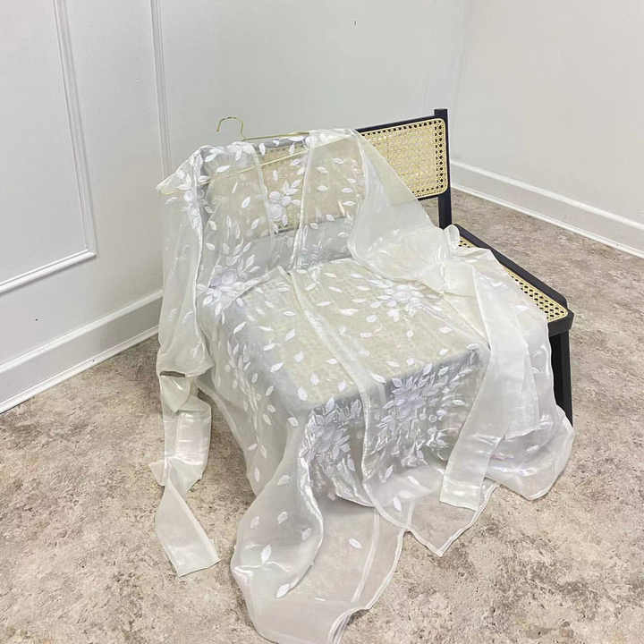 عباية ملونه مطرزة