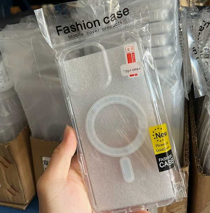 شحن لاسلكي شفاف مضاد للخدش لهاتف آيفون . Anti-scratch clear wireless charging case for iPhone