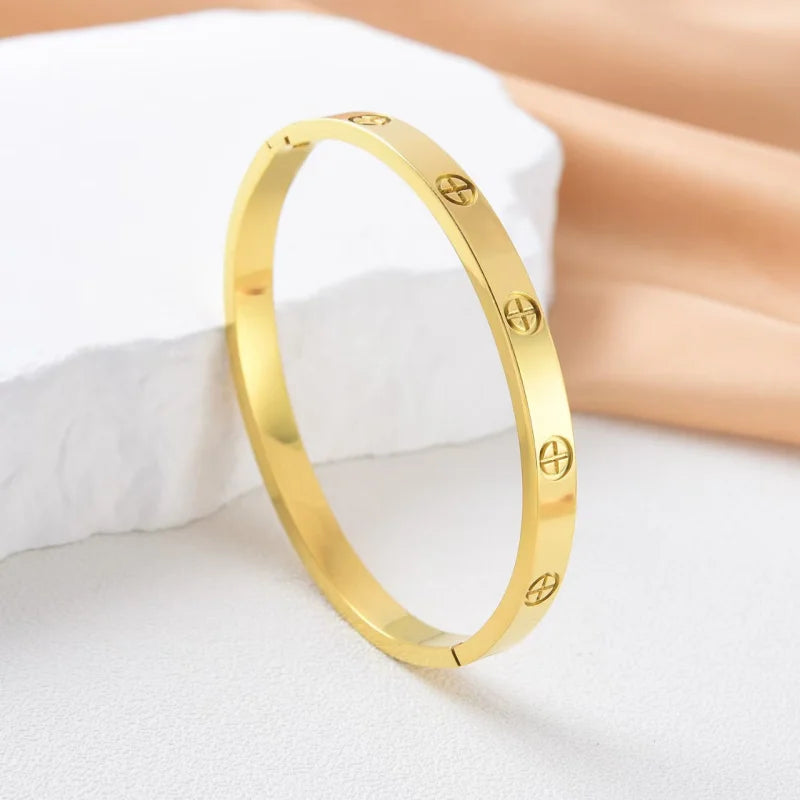 Exquisite and Fashionable Cross Bracelet 