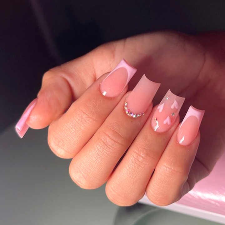 أظافر اصطناعية  artificial nails