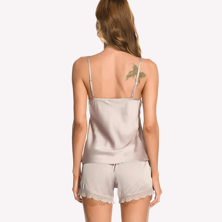 بيجامات نسائية