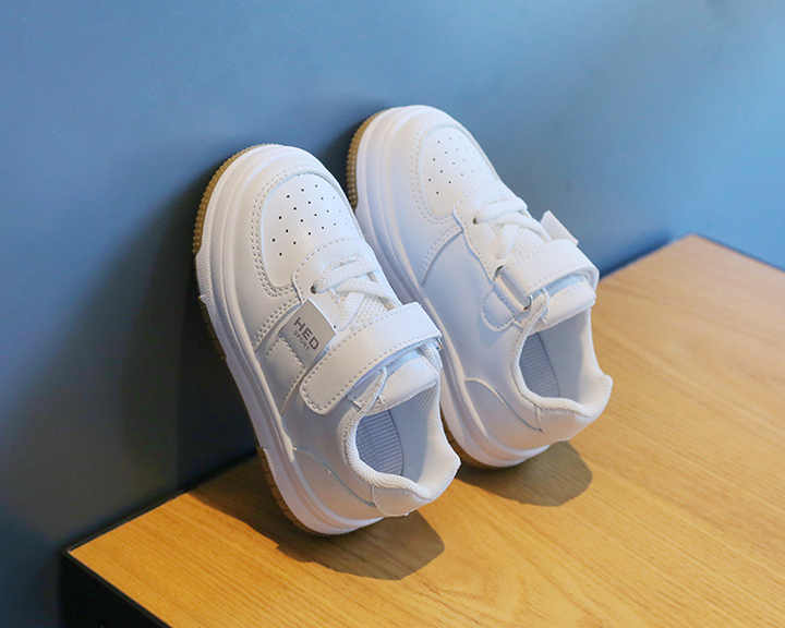 Comfortable and soft boys' sports shoes 