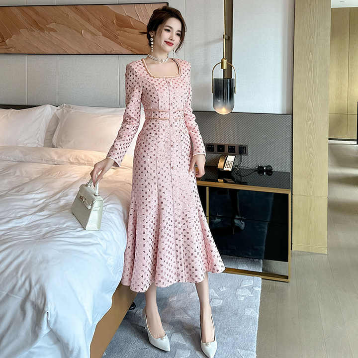 Elegant women's dress 