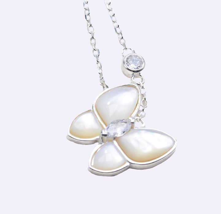 Elegant butterfly necklace 