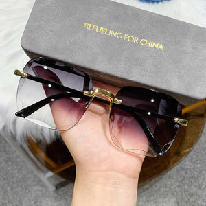 Fashionable square sunglasses 