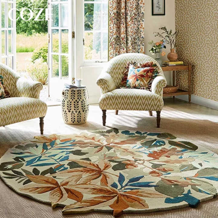 Classic round rug. 