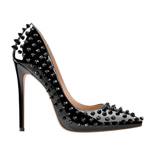 Black patent leather pointed toe pumps 