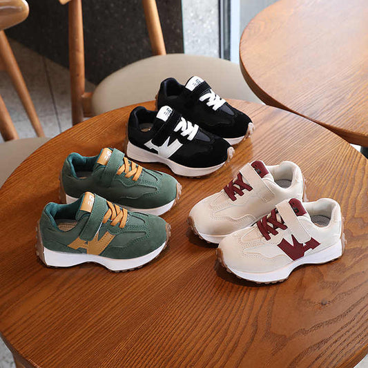 Fashionable casual sneakers 