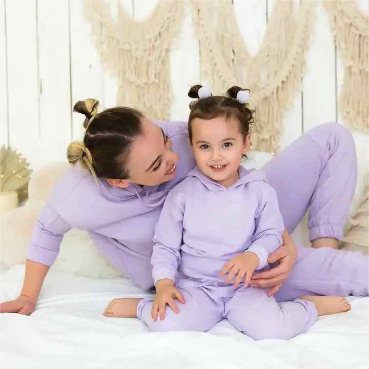 Huge Discounts Family Matching Outfits Mother Daughter Solid Color Long Pants Set 2 Pieces Girls Casual Sportswear Setتخفيضات هائلة ملابس عائلية لأم وابنتها بلون واحد وبنطال طويل طقم 2 طقم ملابس رياضية غير رسمية للفتيات