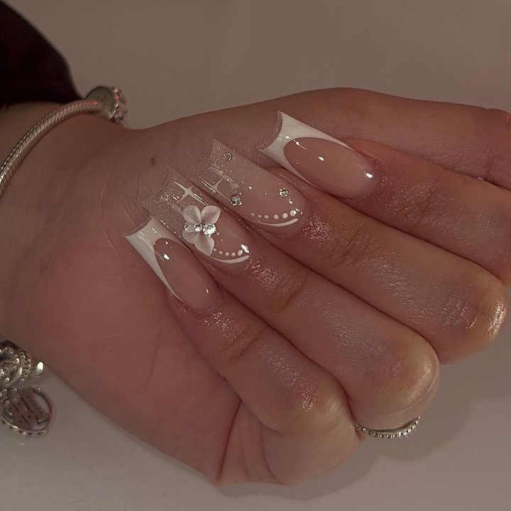 أظافر اصطناعية  artificial nails