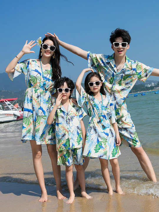 Matching Outfits for Family Holiday 