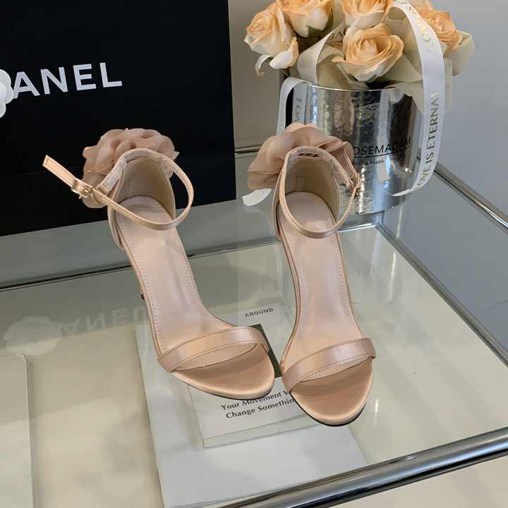 كعب عالٍ على الطراز الصيني