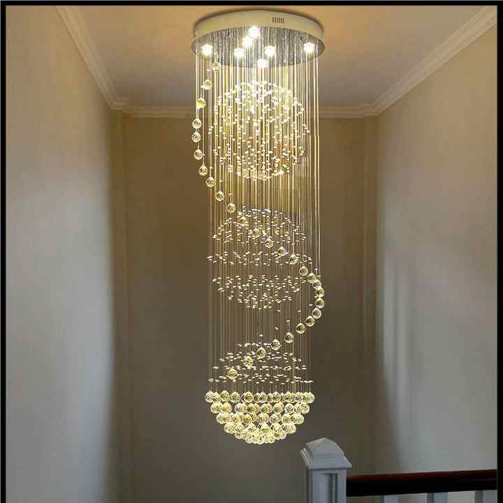 مصابيح سقف كبيرة