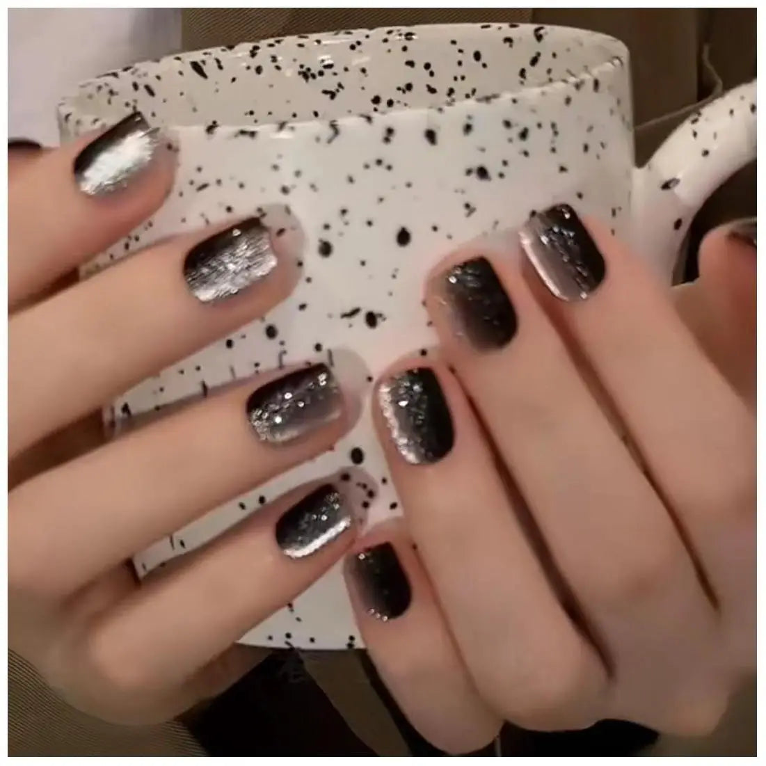 nails - fingernails 
