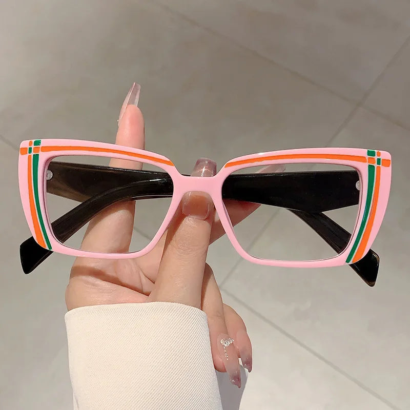 تخفيضات هائلة على إطارات عيون القطة من لونين للسيدات  Huge Discounts on Two-Tone Cat Eye Frames for Women