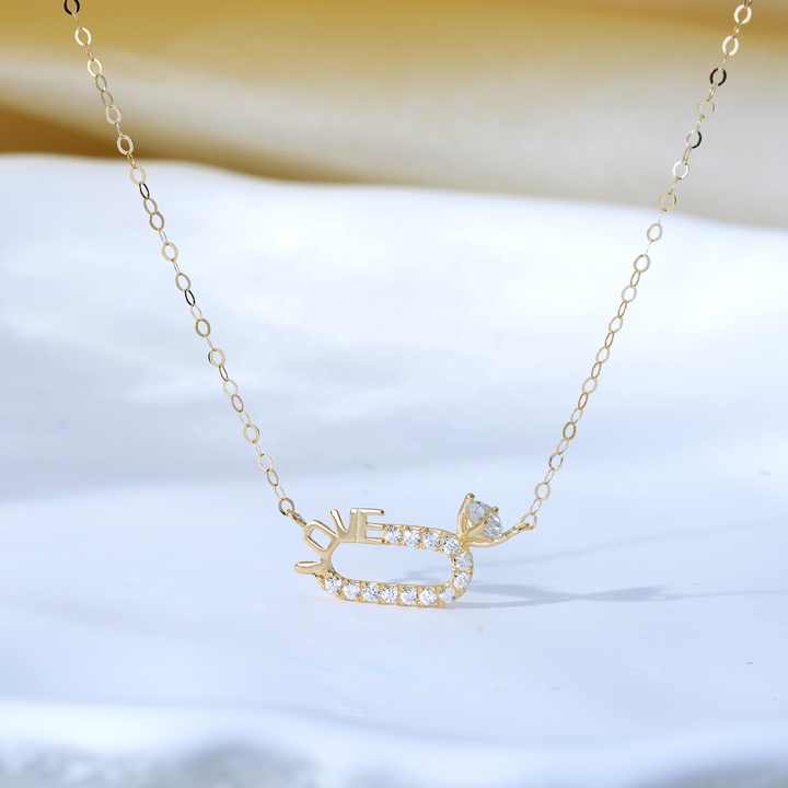 Simple and charming women's necklace made of solid gold 
