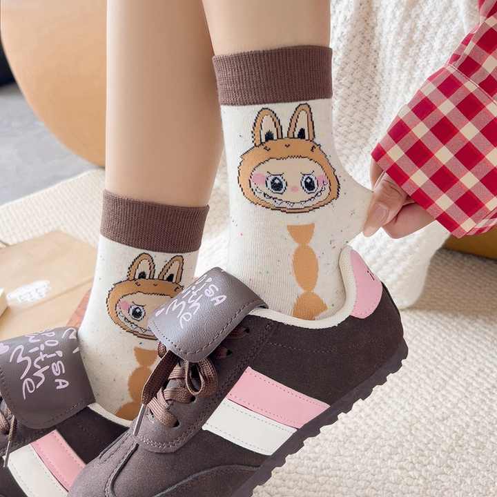 Absorbent Adult Average Size Cotton Socksجوارب لابوبو الكرتونية الجديدة من بوتو للنساء عالية الجودة مناسبة للخريف والشتاء