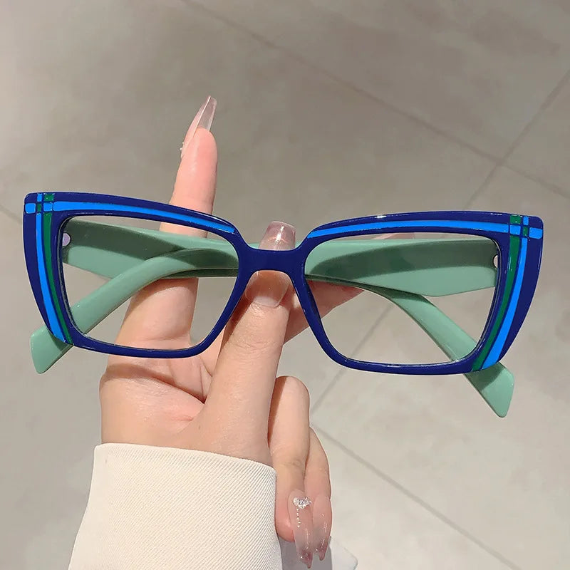 تخفيضات هائلة على إطارات عيون القطة من لونين للسيدات  Huge Discounts on Two-Tone Cat Eye Frames for Women