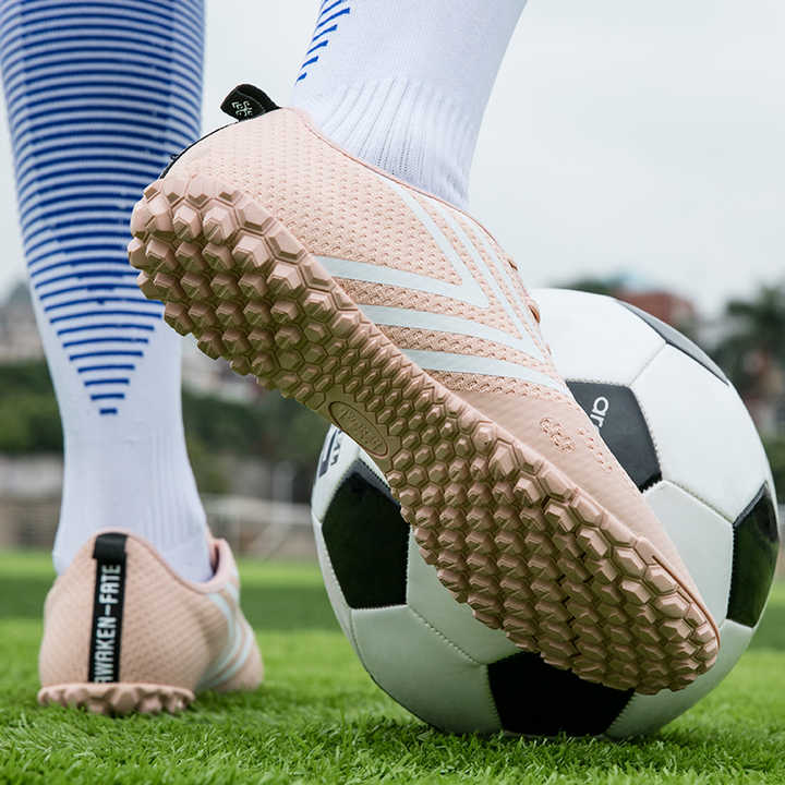 low-top football boots 
