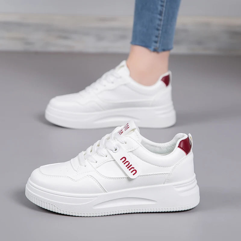 حذاء رياضي  نسائي أبيض