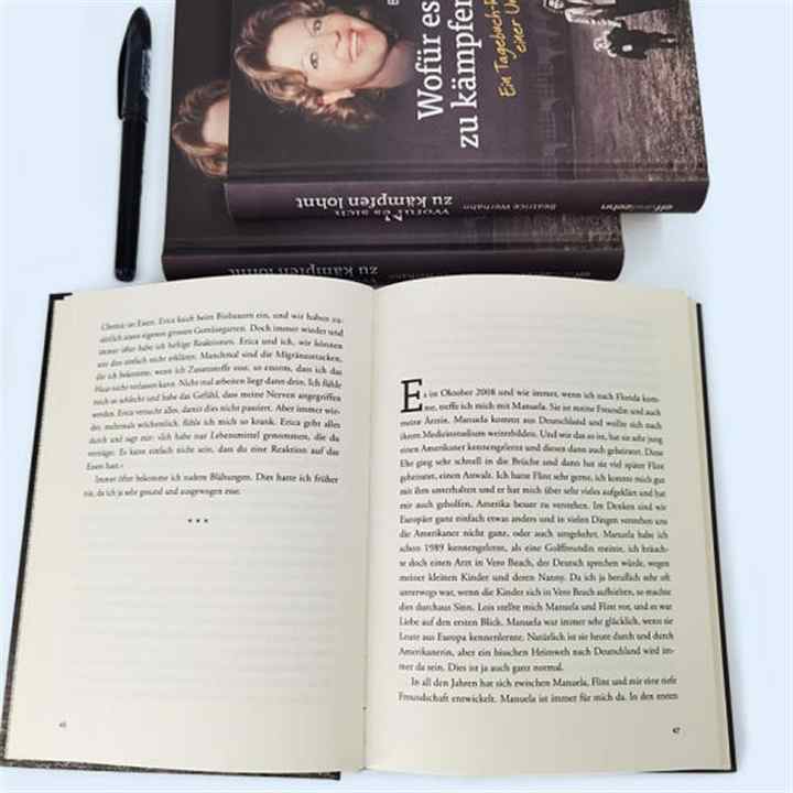 كتب وروايات مطبوعة ذات غلاف صلب وعمود فقري دائري