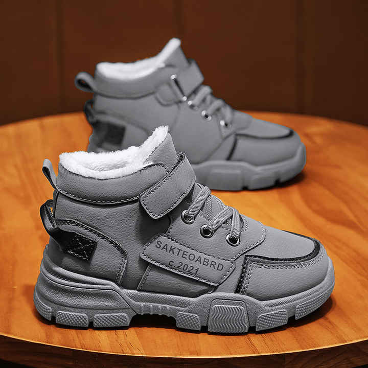 Girls' sports shoes 