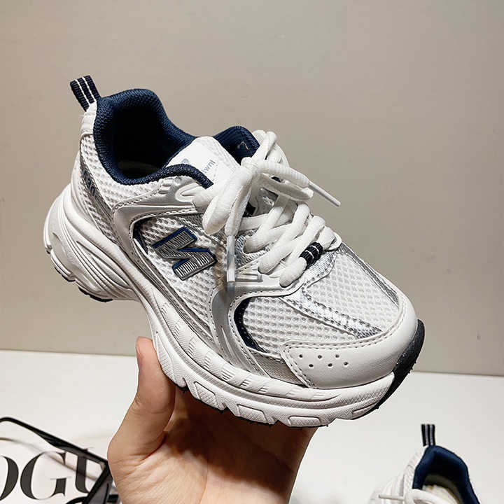 High quality sports shoes 
