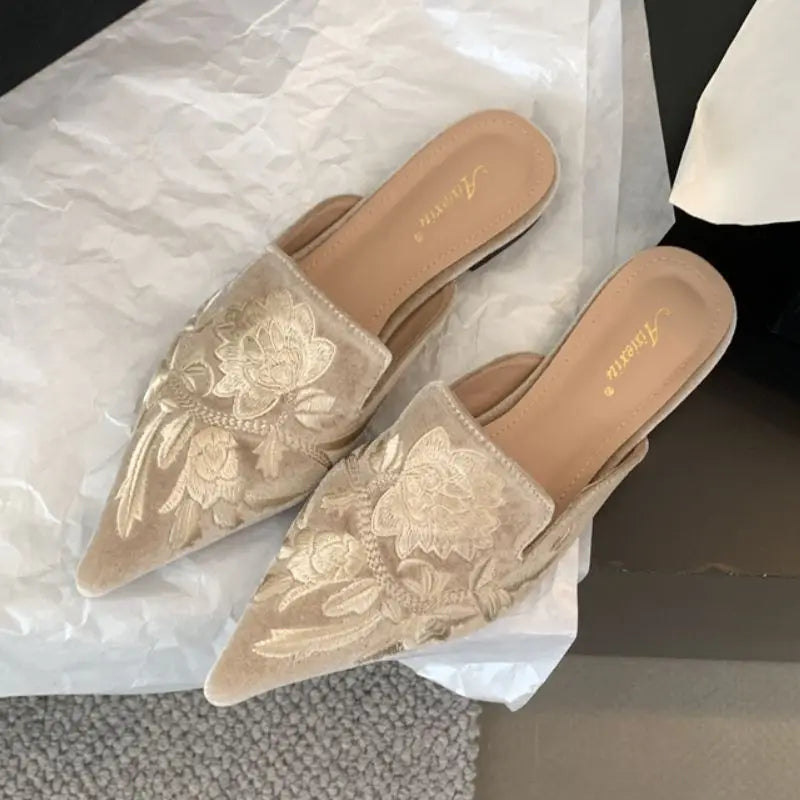 Women's casual shoes 