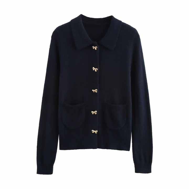 Knitted cardigan with sleeves