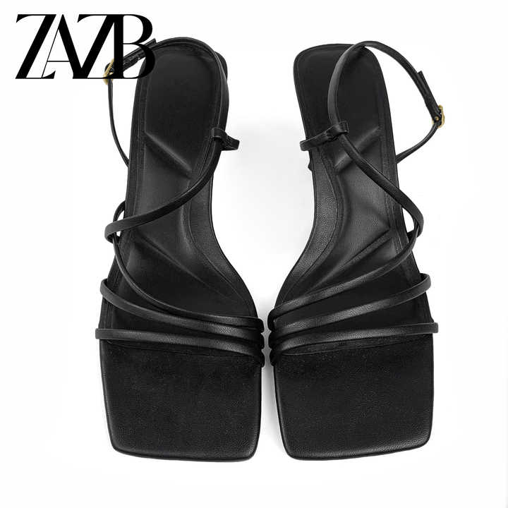 أحذية بكعب عالٍ من الجلد -  high-heeled leather shoes