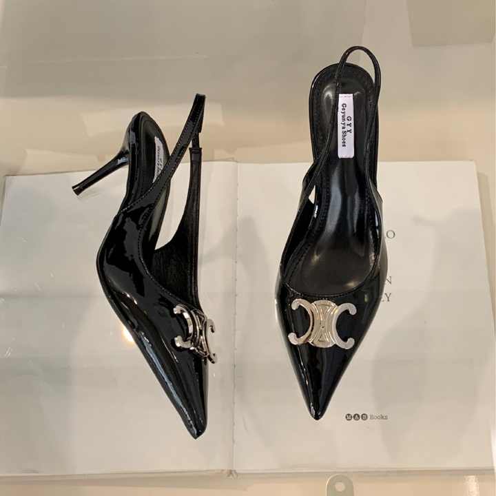 كعب نسائي انيق